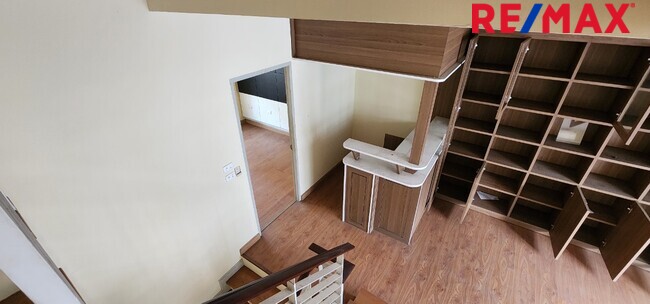 ทาวน์เฮ้าส์ รีโนเวทใหม่ Townhouse 3ชั้น ใกล้ทางด่วนประชาชื่น
