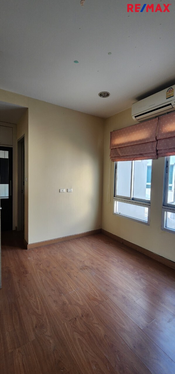 ทาวน์เฮ้าส์ รีโนเวทใหม่ Townhouse 3ชั้น ใกล้ทางด่วนประชาชื่น