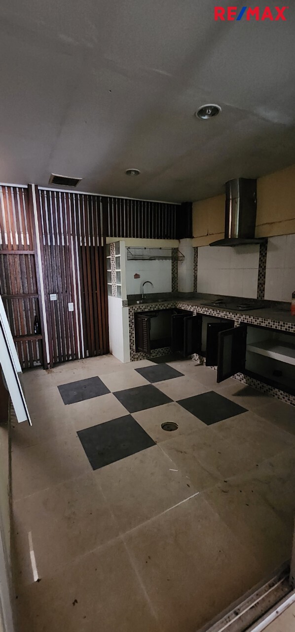 ทาวน์เฮ้าส์ รีโนเวทใหม่ Townhouse 3ชั้น ใกล้ทางด่วนประชาชื่น