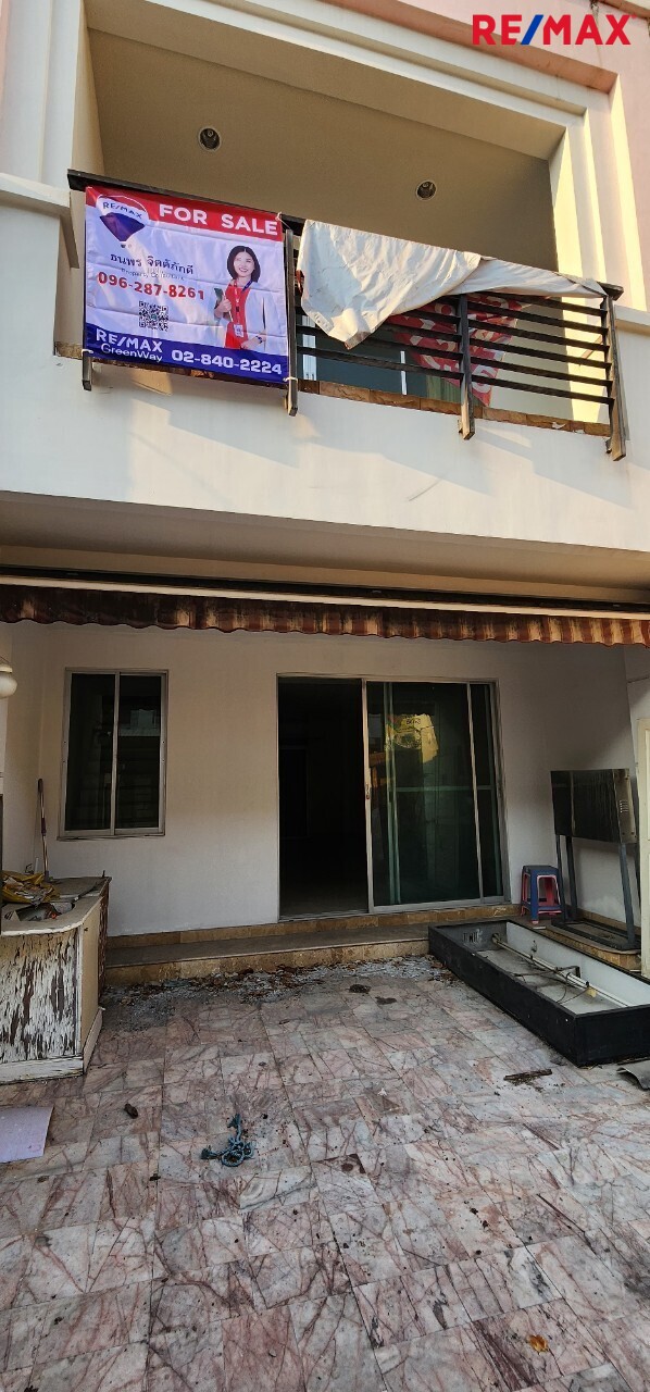 ทาวน์เฮ้าส์ รีโนเวทใหม่ Townhouse 3ชั้น ใกล้ทางด่วนประชาชื่น