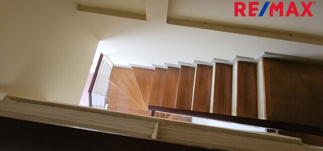 ทาวน์เฮ้าส์ รีโนเวทใหม่ Townhouse 3ชั้น ใกล้ทางด่วนประชาชื่น