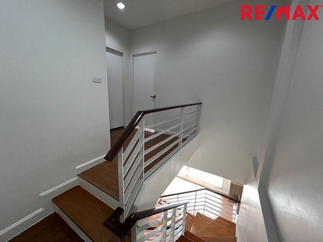 ทาวน์เฮ้าส์ รีโนเวทใหม่ Townhouse 3ชั้น ใกล้ทางด่วนประชาชื่น