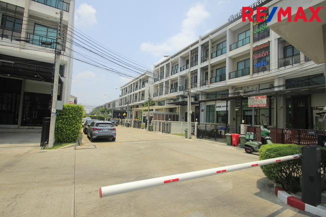 ขาย ทาวน์โฮม เวิร์คเพลสราชพฤกษ์ จรัญ13 บ้านตกแต่ง ต่อเติมพร้อมอยู่ ห้องมุม ถนนเมน หลังแรกติดป้อมยาม 4ชั้น 44.3 ตร.ว อยู่อาศัย ทำสำนักงานได้