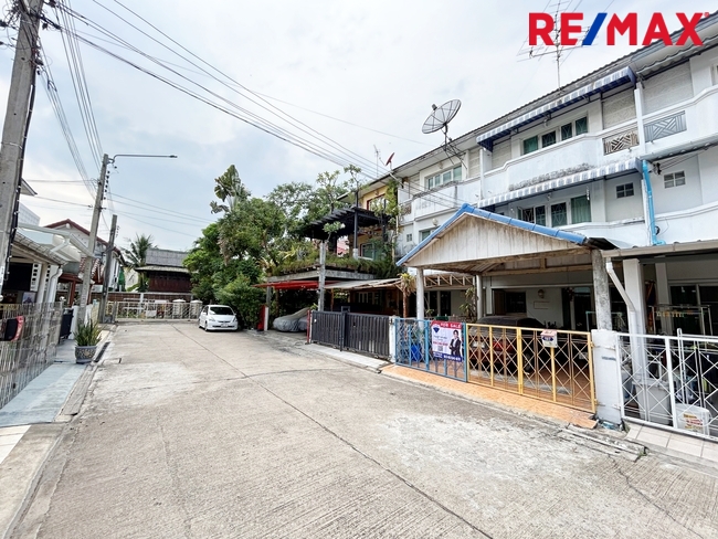 ขาย ทาวน์โฮม 3 ชั้น บ้านสวนธน พาร์ค แกลเลอรี่ รัตนาธิเบศร์ ติดเซ็นทรัลรัตนาธิเบศร์ ใกล้รถไฟฟ้าสายสีม่วง สถานีแยกนนทบุรี 1