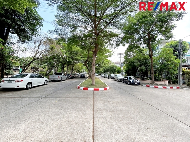 ขาย ทาวน์โฮม 3 ชั้น บ้านสวนธน พาร์ค แกลเลอรี่ รัตนาธิเบศร์ ติดเซ็นทรัลรัตนาธิเบศร์ ใกล้รถไฟฟ้าสายสีม่วง สถานีแยกนนทบุรี 1