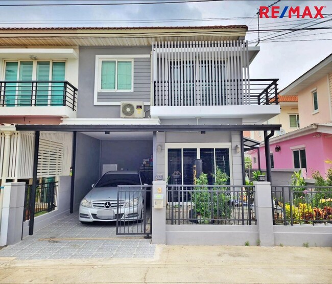 ขาย ทาวน์โฮม เดอะ วิลล่า รัตนาธิเบศร์ ท่าอิฐ เนื้อที่ 24 ตรว. หลังริม มีพื้นที่สวนด้านข้าง รีโนเวทแล้ว พร้อมเข้าอยู่ (The Villa Rattanathibet)
