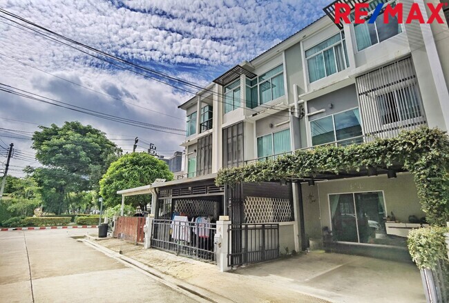 ขาย ทาวน์โฮม 3ชั้น เดอะ เมทโทร รัตนาธิเบศร์ ใกล้สวนส่วนกลาง ต้นโครงการ ต่อเติมครบ ใกล้ MRTไทรม้า (The Metro Rattanathibet)