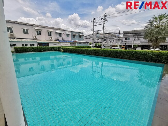 ขาย ทาวน์โฮม ดิ เอ็กซ์คลูซีฟ แจ้งวัฒนะ-ติวานนท์ 32 ตร.ว. หลังริม ซอย วัดกู้ The Exclusive Chaengwattana-Tiwanon รีโนเวทแล้ว ใกล้เซ็นทรัลแจ้งวัฒนะ ใกล้ BTS สายสีชมพู