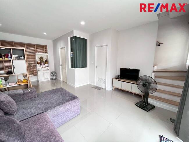 ขายบ้านโกลเด้นนีโอ2 พระราม 2-พันท้ายนรสิงห์ ราคาทุน ต่อเติมพื้นที่ครัว ต่อเติมหลังคาด้านข้าง สภาพสวยพร้อมอยู่