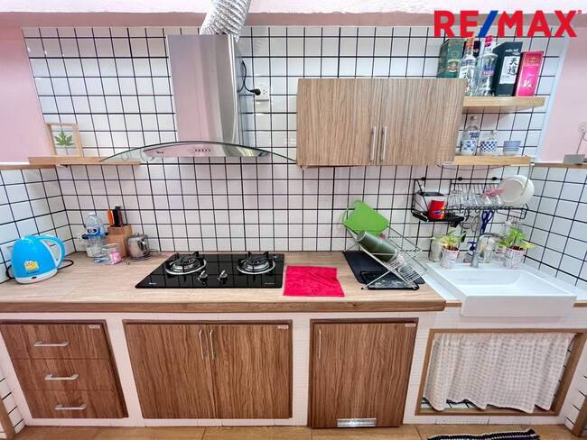 ขายบ้านโกลเด้นนีโอ2 พระราม 2-พันท้ายนรสิงห์ ราคาทุน ต่อเติมพื้นที่ครัว ต่อเติมหลังคาด้านข้าง สภาพสวยพร้อมอยู่