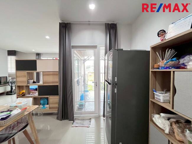 ขายบ้านโกลเด้นนีโอ2 พระราม 2-พันท้ายนรสิงห์ ราคาทุน ต่อเติมพื้นที่ครัว ต่อเติมหลังคาด้านข้าง สภาพสวยพร้อมอยู่