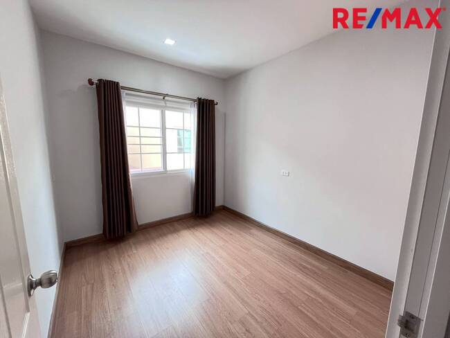 ขายบ้านโกลเด้นนีโอ2 พระราม 2-พันท้ายนรสิงห์ ราคาทุน ต่อเติมพื้นที่ครัว ต่อเติมหลังคาด้านข้าง สภาพสวยพร้อมอยู่