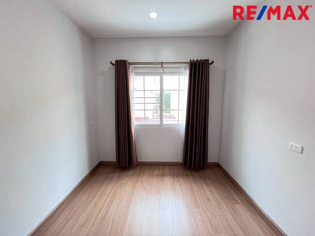 ขายบ้านโกลเด้นนีโอ2 พระราม 2-พันท้ายนรสิงห์ ราคาทุน ต่อเติมพื้นที่ครัว ต่อเติมหลังคาด้านข้าง สภาพสวยพร้อมอยู่