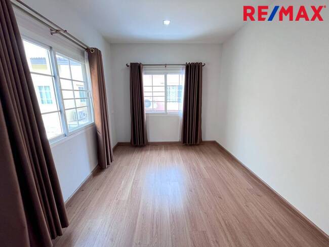 ขายบ้านโกลเด้นนีโอ2 พระราม 2-พันท้ายนรสิงห์ ราคาทุน ต่อเติมพื้นที่ครัว ต่อเติมหลังคาด้านข้าง สภาพสวยพร้อมอยู่