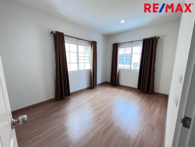 ขายบ้านโกลเด้นนีโอ2 พระราม 2-พันท้ายนรสิงห์ ราคาทุน ต่อเติมพื้นที่ครัว ต่อเติมหลังคาด้านข้าง สภาพสวยพร้อมอยู่