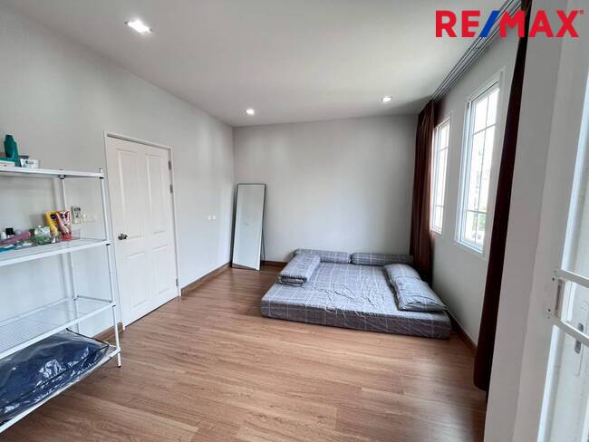 ขายบ้านโกลเด้นนีโอ2 พระราม 2-พันท้ายนรสิงห์ ราคาทุน ต่อเติมพื้นที่ครัว ต่อเติมหลังคาด้านข้าง สภาพสวยพร้อมอยู่