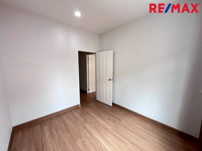 ขายบ้านโกลเด้นนีโอ2 พระราม 2-พันท้ายนรสิงห์ ราคาทุน ต่อเติมพื้นที่ครัว ต่อเติมหลังคาด้านข้าง สภาพสวยพร้อมอยู่