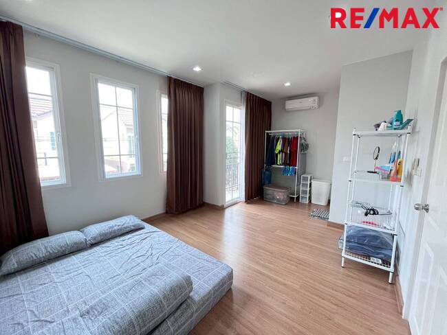 ขายบ้านโกลเด้นนีโอ2 พระราม 2-พันท้ายนรสิงห์ ราคาทุน ต่อเติมพื้นที่ครัว ต่อเติมหลังคาด้านข้าง สภาพสวยพร้อมอยู่