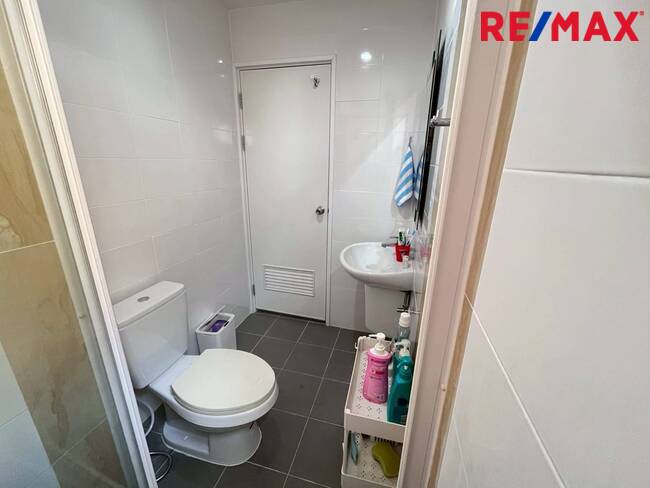 ขายบ้านโกลเด้นนีโอ2 พระราม 2-พันท้ายนรสิงห์ ราคาทุน ต่อเติมพื้นที่ครัว ต่อเติมหลังคาด้านข้าง สภาพสวยพร้อมอยู่