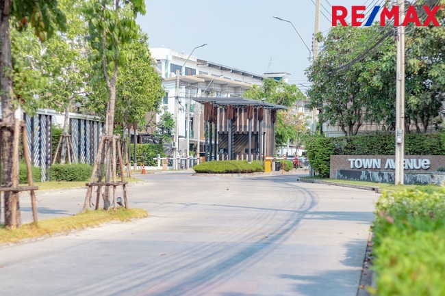ขายบ้าน พระรามสอง ข้างเซ็นทรัลฯ โครงการทาวน์ อเวนิว โคโคส พระราม2 ซอย50 สภาพดี ไม่เคยอยู่