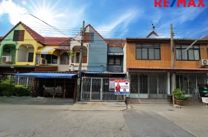 ขายทาวน์เฮ้าส์ ชัยมงคล กาญจนาภิเษก 2.5 ชั้น 16 ตร.ว. 100 ตร.ม. เพิ่มพื้นที่ทำห้องพระ สภาพดี ตกแต่งภายในสไตล์ลอฟท์-ปูนเปลือย ขายต่ำกว่าทุน 1.8 ล้านบาท