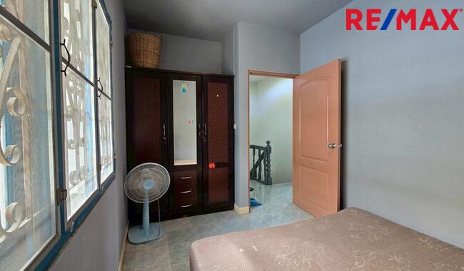 Townhouse มาใหม่! บ้านพิศาล โครงการ 5 ซอย 3 (ท่าข้าม 28 แยก 32 ) 19.5 ตร.วา #ราคาดี !! [เป็นบ้านที่เคย Renovate มาแล้ว]