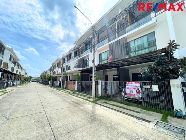The Terrace รามอินทรา65 ทาวน์โฮม3ชั้น (ซอยถนอมมิตร) ที่ดิน 22 ตร.วา ใช้สอย 180 ตร.ม. เดินทางไปได้ทั้ง พระราม 9 / เอกมัย / บางนา / ดาวคะนอง หรือจะวนไปออกวงแหวนตะวันออกเพื่อไปลำลูกกา รังสิต