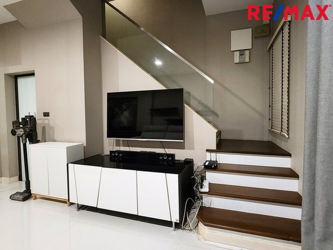 The Terrace รามอินทรา65 ทาวน์โฮม3ชั้น (ซอยถนอมมิตร) ที่ดิน 22 ตร.วา ใช้สอย 180 ตร.ม. เดินทางไปได้ทั้ง พระราม 9 / เอกมัย / บางนา / ดาวคะนอง หรือจะวนไปออกวงแหวนตะวันออกเพื่อไปลำลูกกา รังสิต