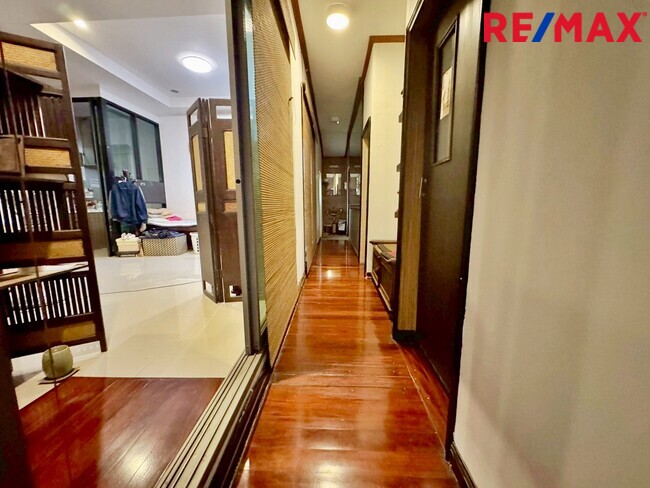 ขายบ้าน 3 ชั้น หลังมุม ภัทรโมทาวน์ แจ้งวัฒนะ 19 อยู่หน้าคลับเฮ้าส์ 35 ตร.ว. ต่อเติมครบ พร้อมอยู่ ใกล้สถานีรถไฟฟ้าสายสีชมพู “แจ้งวัฒนะ ปากเกร็ด 28”