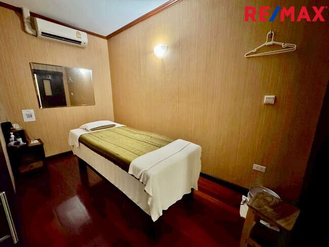 ขายบ้าน 3 ชั้น หลังมุม ภัทรโมทาวน์ แจ้งวัฒนะ 19 อยู่หน้าคลับเฮ้าส์ 35 ตร.ว. ต่อเติมครบ พร้อมอยู่ ใกล้สถานีรถไฟฟ้าสายสีชมพู “แจ้งวัฒนะ ปากเกร็ด 28”
