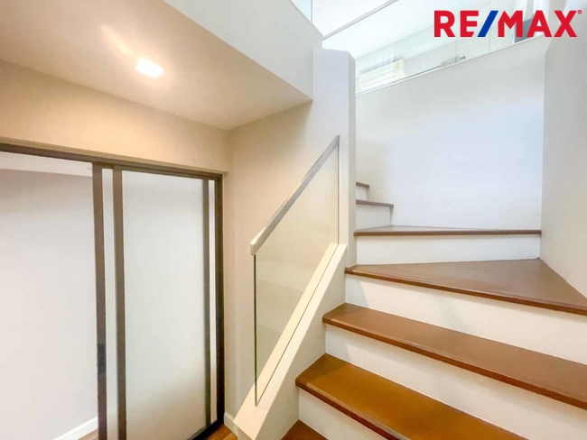 The Terrace รามอินทรา65 ทาวน์โฮม3ชั้น (ซอยถนอมมิตร) ที่ดิน 22 ตร.วา ใช้สอย 180 ตร.ม. เดินทางไปได้ทั้ง พระราม 9 / เอกมัย / บางนา / ดาวคะนอง หรือจะวนไปออกวงแหวนตะวันออกเพื่อไปลำลูกกา รังสิต