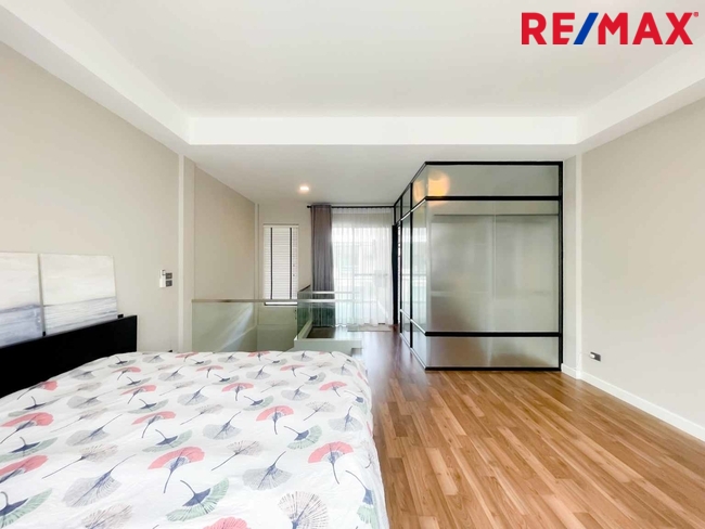 The Terrace รามอินทรา65 ทาวน์โฮม3ชั้น (ซอยถนอมมิตร) ที่ดิน 22 ตร.วา ใช้สอย 180 ตร.ม. เดินทางไปได้ทั้ง พระราม 9 / เอกมัย / บางนา / ดาวคะนอง หรือจะวนไปออกวงแหวนตะวันออกเพื่อไปลำลูกกา รังสิต
