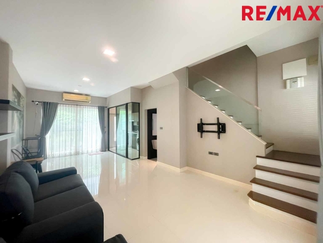 The Terrace รามอินทรา65 ทาวน์โฮม3ชั้น (ซอยถนอมมิตร) ที่ดิน 22 ตร.วา ใช้สอย 180 ตร.ม. เดินทางไปได้ทั้ง พระราม 9 / เอกมัย / บางนา / ดาวคะนอง หรือจะวนไปออกวงแหวนตะวันออกเพื่อไปลำลูกกา รังสิต