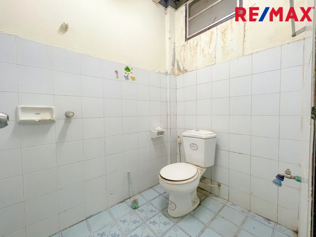 หมู่บ้าน บก.ทหารสูงสุด ทาวน์เฮ้าส์ 2 ชั้น รามอินทรา 46 แยก 3 ใกล้สถานีรถไฟฟ้าคู้บอน เดินทางเพียง 5 นาที