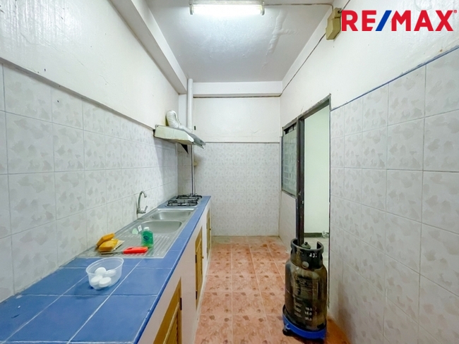 หมู่บ้าน บก.ทหารสูงสุด ทาวน์เฮ้าส์ 2 ชั้น รามอินทรา 46 แยก 3 ใกล้สถานีรถไฟฟ้าคู้บอน เดินทางเพียง 5 นาที