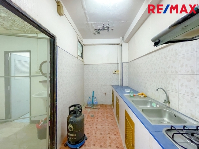 หมู่บ้าน บก.ทหารสูงสุด ทาวน์เฮ้าส์ 2 ชั้น รามอินทรา 46 แยก 3 ใกล้สถานีรถไฟฟ้าคู้บอน เดินทางเพียง 5 นาที