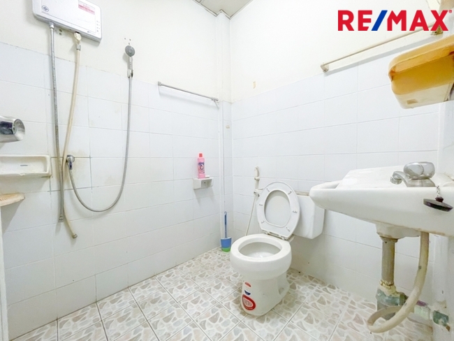 หมู่บ้าน บก.ทหารสูงสุด ทาวน์เฮ้าส์ 2 ชั้น รามอินทรา 46 แยก 3 ใกล้สถานีรถไฟฟ้าคู้บอน เดินทางเพียง 5 นาที