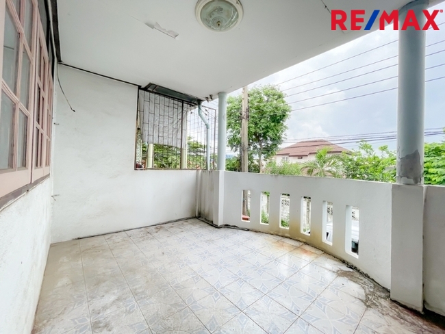 หมู่บ้าน บก.ทหารสูงสุด ทาวน์เฮ้าส์ 2 ชั้น รามอินทรา 46 แยก 3 ใกล้สถานีรถไฟฟ้าคู้บอน เดินทางเพียง 5 นาที