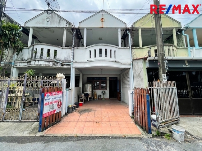หมู่บ้าน บก.ทหารสูงสุด ทาวน์เฮ้าส์ 2 ชั้น รามอินทรา 46 แยก 3 ใกล้สถานีรถไฟฟ้าคู้บอน เดินทางเพียง 5 นาที