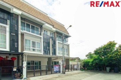 ขายทาวน์โฮม3ชั้น ห้องริมมีพื้นที่ ม.เออร์เบิน สาทร ติดถนนราชพฤกษ์ ใกล้รถไฟฟ้า BTS และ MRT บางหว้า