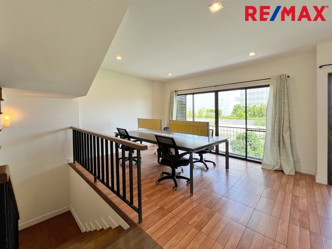 ขายโฮมออฟฟิศ / ทาวน์โฮม 3 ชั้น หลังมุม หน้าบ้านกว้าง 6.25 เมตร โครงการ Lumpini Town Residences บางนา-ศรีนครินทร์ (หลังโรงแรมเมเปิ้ล)