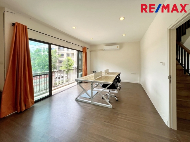 ขายโฮมออฟฟิศ / ทาวน์โฮม 3 ชั้น หลังมุม หน้าบ้านกว้าง 6.25 เมตร โครงการ Lumpini Town Residences บางนา-ศรีนครินทร์ (หลังโรงแรมเมเปิ้ล)
