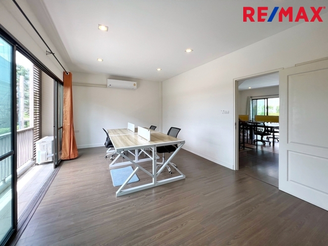 ขายโฮมออฟฟิศ / ทาวน์โฮม 3 ชั้น หลังมุม หน้าบ้านกว้าง 6.25 เมตร โครงการ Lumpini Town Residences บางนา-ศรีนครินทร์ (หลังโรงแรมเมเปิ้ล)