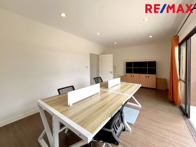 ขายโฮมออฟฟิศ / ทาวน์โฮม 3 ชั้น หลังมุม หน้าบ้านกว้าง 6.25 เมตร โครงการ Lumpini Town Residences บางนา-ศรีนครินทร์ (หลังโรงแรมเมเปิ้ล)
