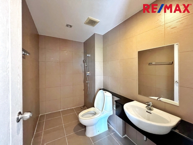 ขายโฮมออฟฟิศ / ทาวน์โฮม 3 ชั้น หลังมุม หน้าบ้านกว้าง 6.25 เมตร โครงการ Lumpini Town Residences บางนา-ศรีนครินทร์ (หลังโรงแรมเมเปิ้ล)
