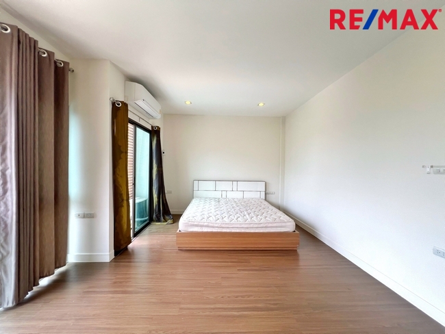 ขายโฮมออฟฟิศ / ทาวน์โฮม 3 ชั้น หลังมุม หน้าบ้านกว้าง 6.25 เมตร โครงการ Lumpini Town Residences บางนา-ศรีนครินทร์ (หลังโรงแรมเมเปิ้ล)