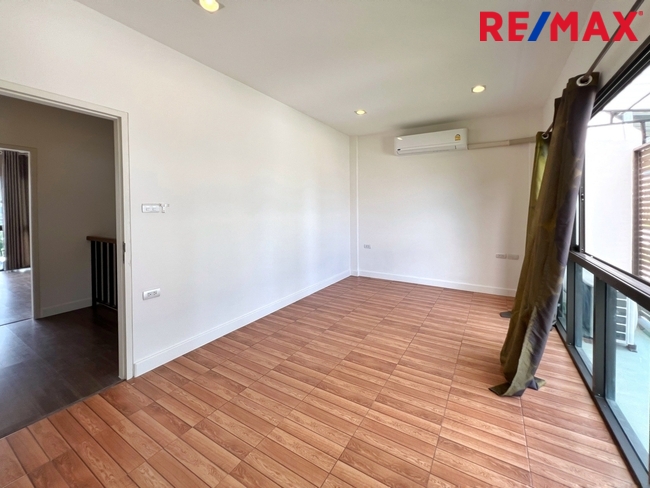 ขายโฮมออฟฟิศ / ทาวน์โฮม 3 ชั้น หลังมุม หน้าบ้านกว้าง 6.25 เมตร โครงการ Lumpini Town Residences บางนา-ศรีนครินทร์ (หลังโรงแรมเมเปิ้ล)