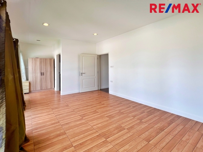 ขายโฮมออฟฟิศ / ทาวน์โฮม 3 ชั้น หลังมุม หน้าบ้านกว้าง 6.25 เมตร โครงการ Lumpini Town Residences บางนา-ศรีนครินทร์ (หลังโรงแรมเมเปิ้ล)