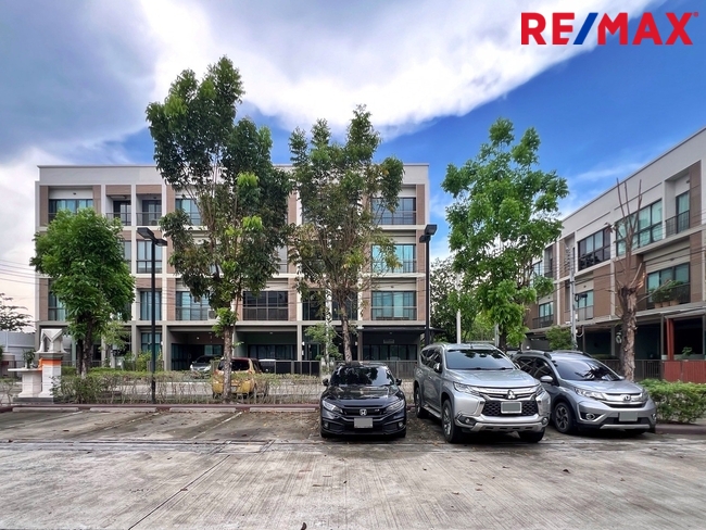 ขายโฮมออฟฟิศ / ทาวน์โฮม 3 ชั้น หลังมุม หน้าบ้านกว้าง 6.25 เมตร โครงการ Lumpini Town Residences บางนา-ศรีนครินทร์ (หลังโรงแรมเมเปิ้ล)