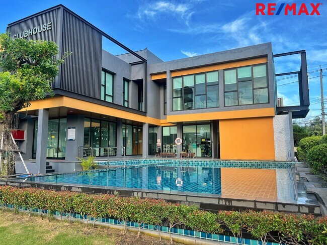 ขายบ้านหลังมุมสวย พร้อมอยู่ “เดอะ ทรัสต์ 95 ราชพฤกษ์ - รัตนาธิเบศร์” ตกแต่งบิ้วท์อินสวย | ราคาต่ำกว่าราคาประเมิน!